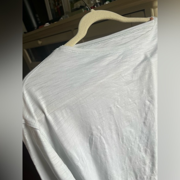 Lululemon back in action long sleeve - Picture 1 of 3